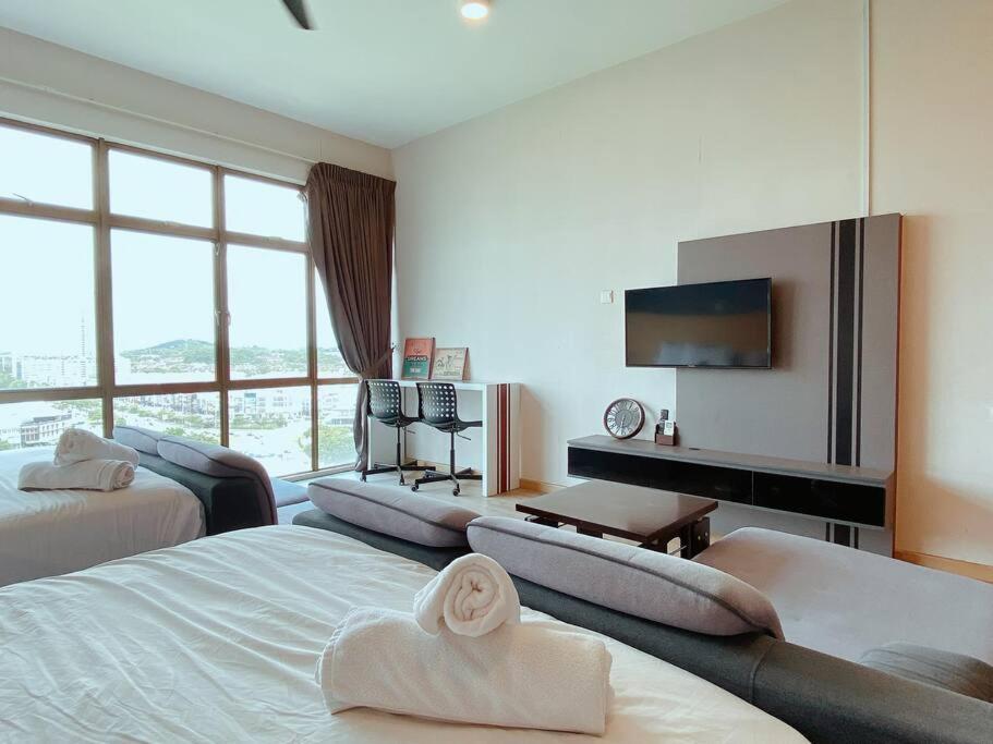 Apartment 2-4 Pax Spacious Living @ Mount Austin, Jb #02 Johor Bahru