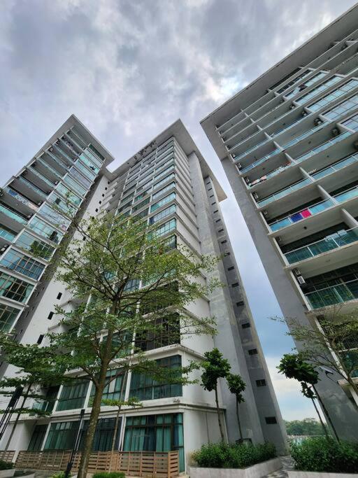 2-4 Pax Spacious Living @ Mount Austin, Jb #02 Johor Bahru