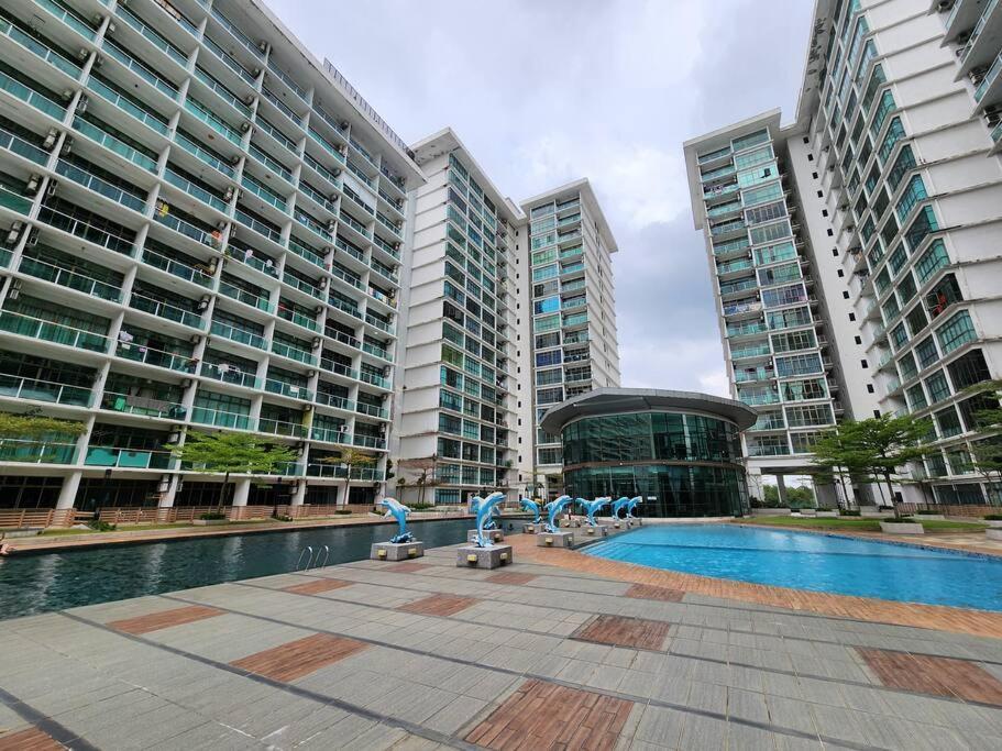 2-4 Pax Spacious Living @ Mount Austin, Jb #02 * Johor Bahru