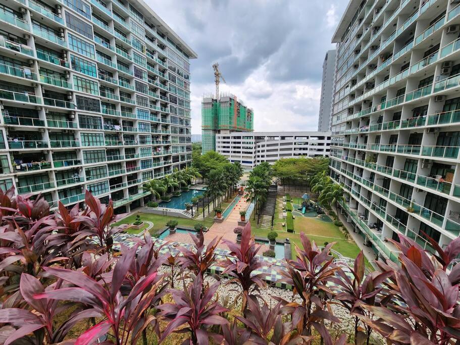 2-4 Pax Spacious Living @ Mount Austin, Jb #02 Johor Bahru
