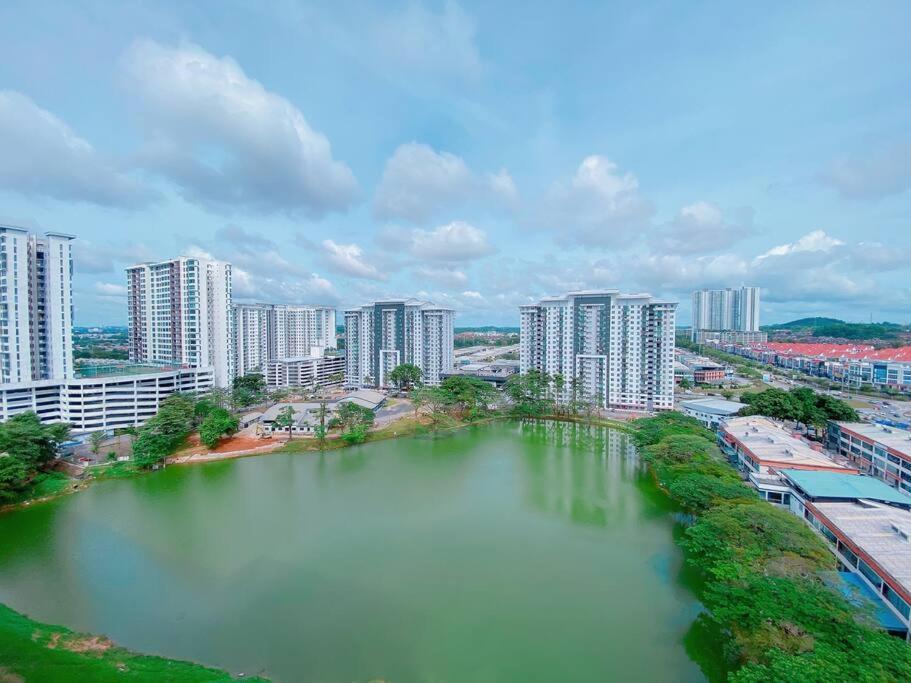 Apartment 2-4 Pax Spacious Living @ Mount Austin, Jb #02