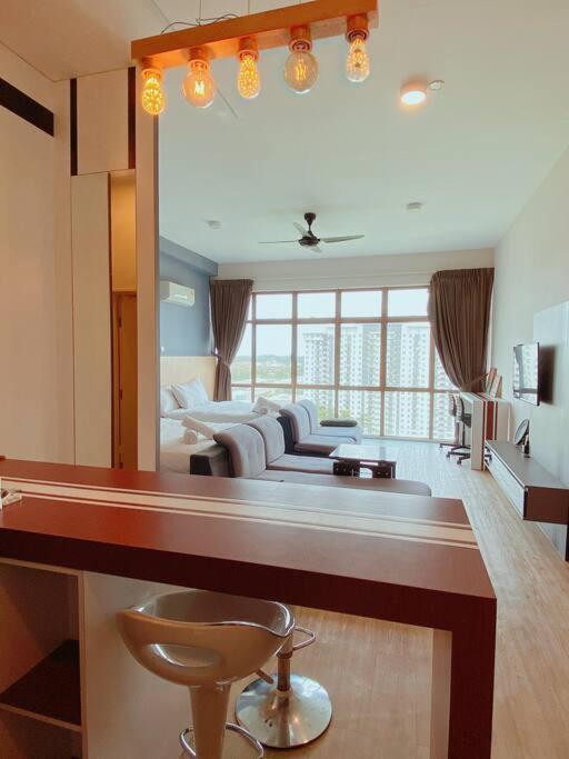 Apartment 2-4 Pax Spacious Living @ Mount Austin, Jb #02