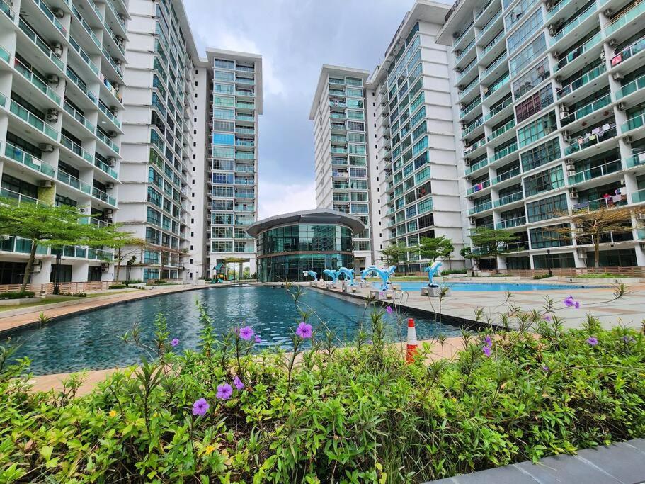 Apartment 2-4 Pax Spacious Living @ Mount Austin, Jb #02 Johor Bahru